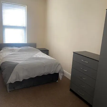 Spacious 4 Bedroom House Near Stokes Croft!! Central!!! Feriehus Bristol