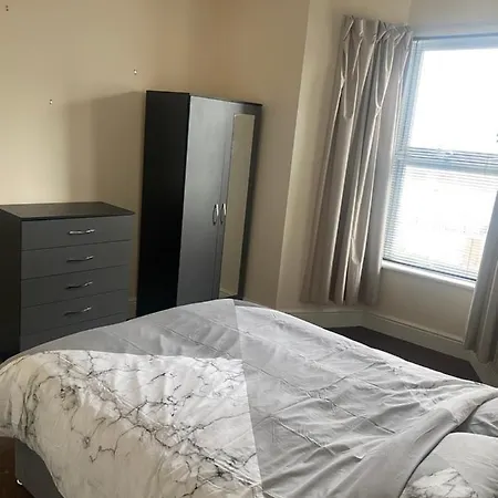 Spacious 4 Bedroom House Near Stokes Croft!! Central!!! Feriehus