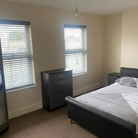 Spacious 4 Bedroom House Near Stokes Croft!! Central!!!