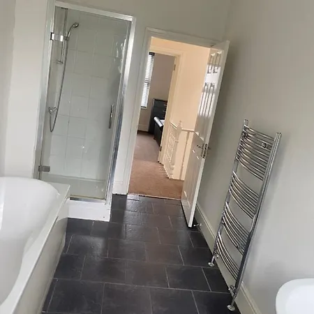Feriehus Spacious 4 Bedroom House Near Stokes Croft!! Central!!!